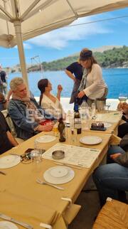 Η Καριοφυλλιά Καραμπέτη και ο Άρης Λεμπεσόπουλος στη Χίο για τα γυρίσματα της σειράς Φλόγα και Άνεμος
