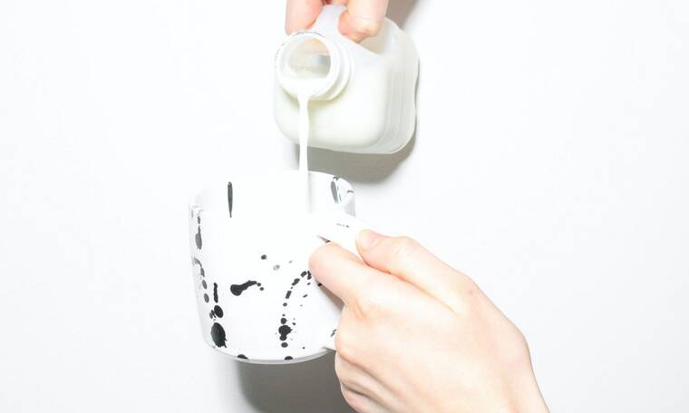 Πώς ο «κανόνας του κουτιού του γάλακτος» σε κάνει να είσαι πιο ευτυχισμένος