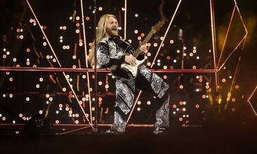 Eurovision 2022 Τελικός: Ηνωμένο Βασίλειο: Ο Sam Ryder τραγούδησε Space Man σε ένα απόκοσμο σκηνικό!