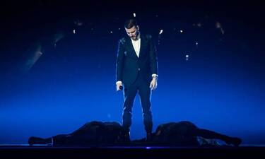 Eurovision 2022 Τελικός: Πολωνία: Ο Ochman στη σκηνή με το «River»