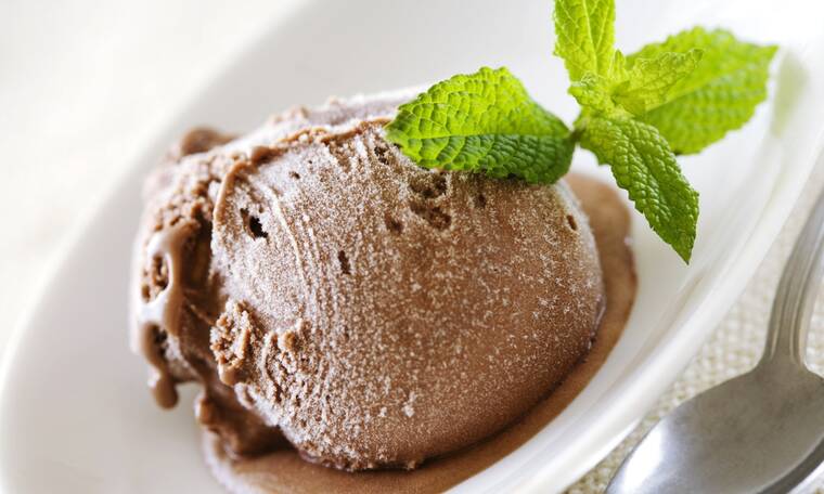 Σπιτικό παγωτό σοκολάτας με τρία υλικά - Πανεύκολη συνταγή