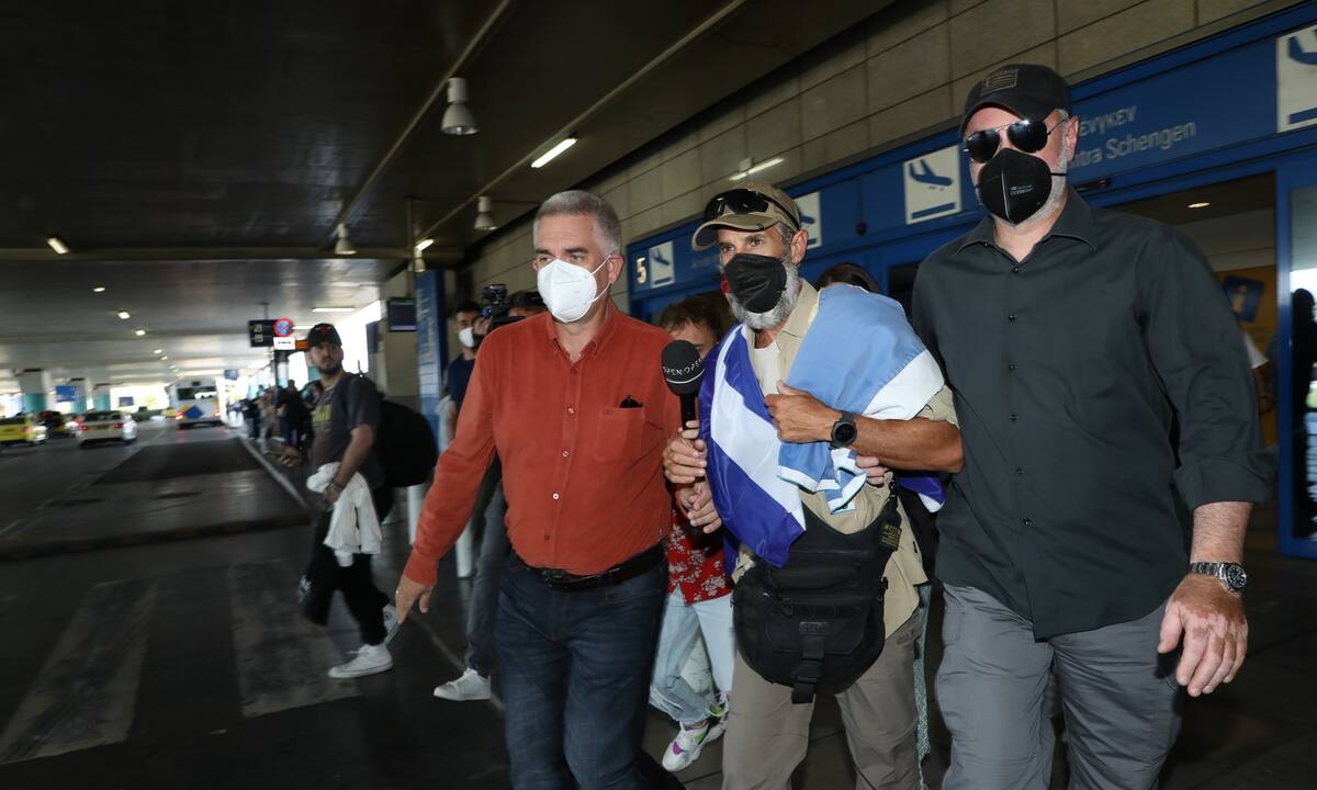 Survivor: Ο Τάκης Καραγκούνιας επέστρεψε στην Ελλάδα- Οι πρώτες φωτογραφίες από το αεροδρόμιο!