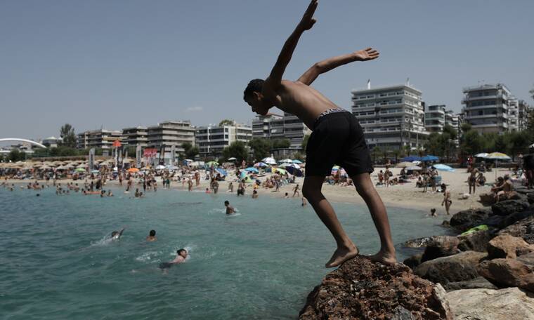 Μίνι καύσωνας, ευκαιρία για βουτιές: Οι 3 παραλίες δίπλα στην Αθήνα