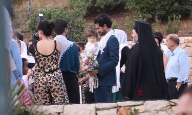 Γάμος Αυγουστίδη: Το δώρο της μητέρας του και οι φωτό από την προετοιμασία του γαμπρού