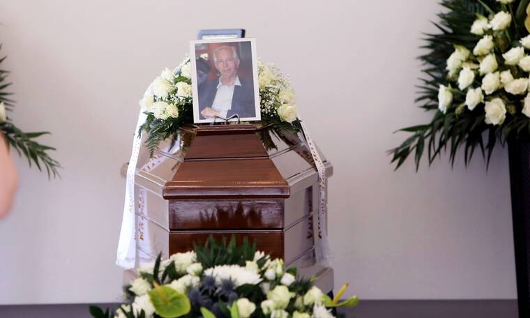 Κηδεία Κωνσταντίνου Τζούμα: Το τελευταίο αντίο στο Α' Νεκροταφείο Αθηνών!