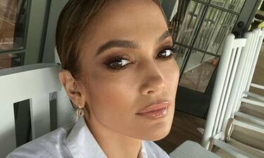 Jennifer Lopez: Παντρεύτηκε και αυτά είναι τα δύο «φαντασμαγορικά» νυφικά που επέλεξε