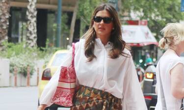 Σταματίνα Τσιμτσιλή: Το απίθανο outfit και η βόλτα για ψώνια στο κέντρο της Αθήνας!