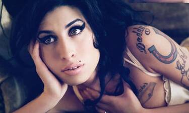 Amy Winehouse: Η πολυτάραχη ζωή μιας «θλιμμένης» κοπέλας
