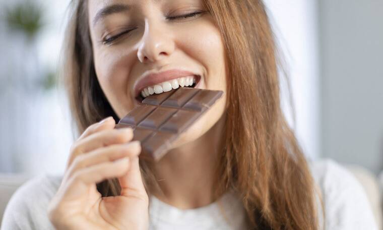 Πώς θα χάσετε βάρος χωρίς να κόψετε τα γλυκά – Συμβουλές από τους ειδικούς