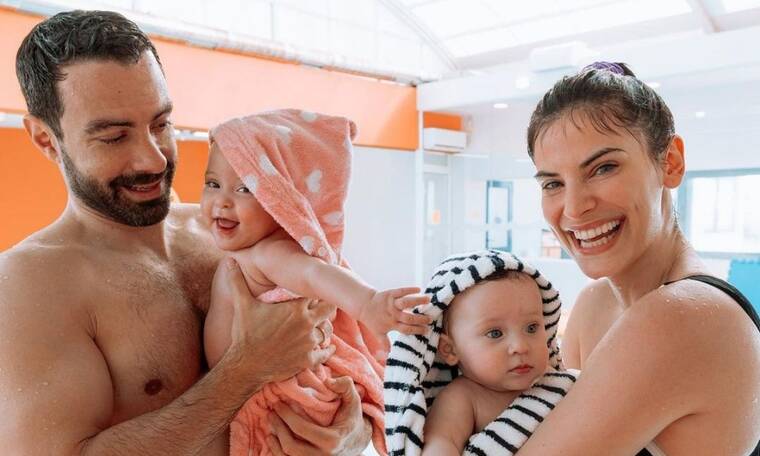 Baby swimming: Η γυμναστική που επιλέγουν οι διάσημες μαμάδες για τα μωρά τους