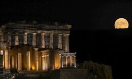 Πανσέληνος Αυγούστου: Πού θα δείτε τη «βροχή» των Περσείδων και το γεμάτο φεγγάρι σε όλη την Ελλάδα