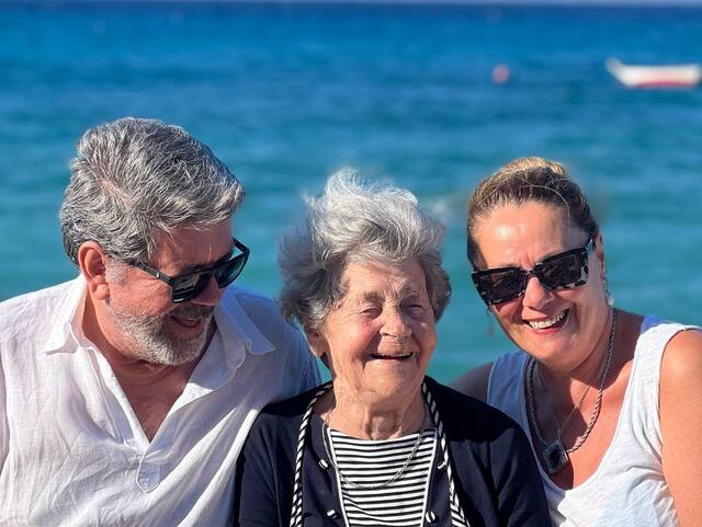 Γιάννης Λάτσιος: Οι σπάνιες οικογενειακές φωτογραφίες με αφορμή τα γενέθλια  της μητέρας του | Gossip-tv.gr