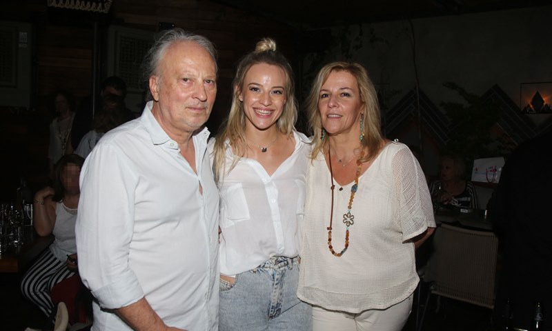 Με τη γυναίκα του και την κόρη τους Ιλένια.