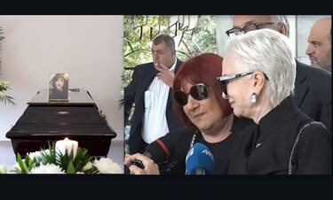 Κηδεία Μάρθας Καραγιάννη: Υποβασταζόμενη η στενή φίλη της, Ντόρα Δούμα (Video)