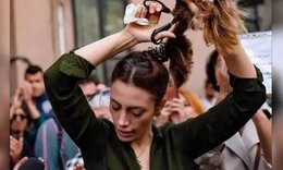Ιράν: «Έκοψα τα μαλλιά μου από θυμό» λέει η Ιρανή ακτιβίστρια - Newsbomb.gr
