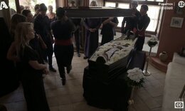 Σασμός: Οι συγκλονιστικές σκηνές από την κηδεία του Αγγελου και ο βουβός θρήνος