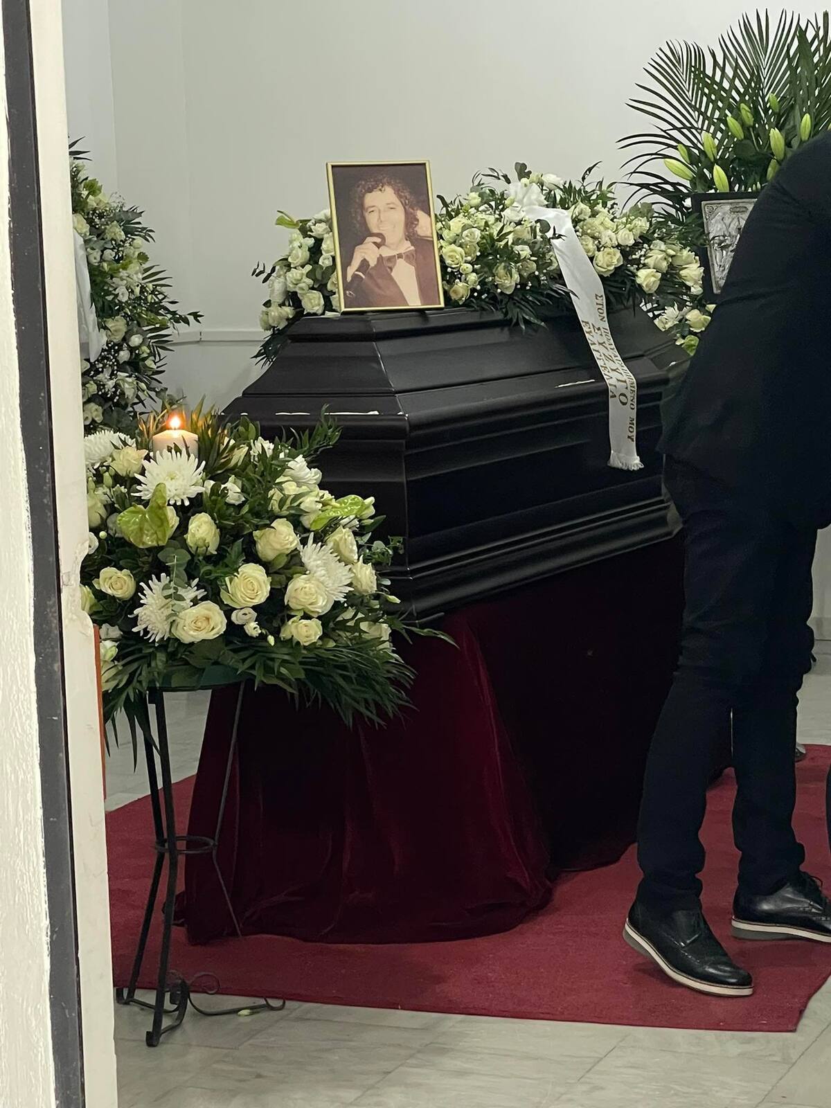 Κηδεία Κόκοτα: Θρήνος στο τελευταίο «αντίο» στον μεγάλο τραγουδιστή[Φωτογραφίες]