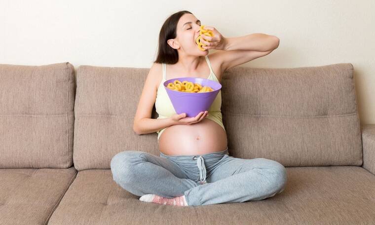 Επεξεργασμένες τροφές στην εγκυμοσύνη: Πόσο αυξάνουν τον κίνδυνο παχυσαρκίας για τα παιδιά