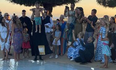 Αθερίδου - Μαγκλάρας: Αντιδράσεις για τη βάφτιση του γιου τους σε πισίνα –Τι απαντά ο ιερέας