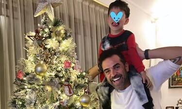 Στέφανος Κωνσταντινίδης: Στόλισε με τα παιδιά του το χριστουγεννιάτικο δέντρο!
