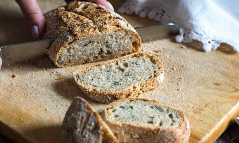 Το λάθος με το αλεύρι όταν φτιάχνεις ψωμί στο σπίτι και δεν πετυχαίνει