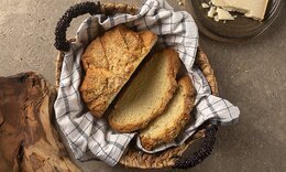 Ψωμί με παρμεζάνα χωρίς μίξερ από τον Ακη Πετρετζίκη!