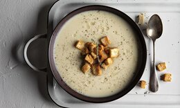 Σούπα με πράσο και πατάτες από τον Άκη Πετρετζίκη
